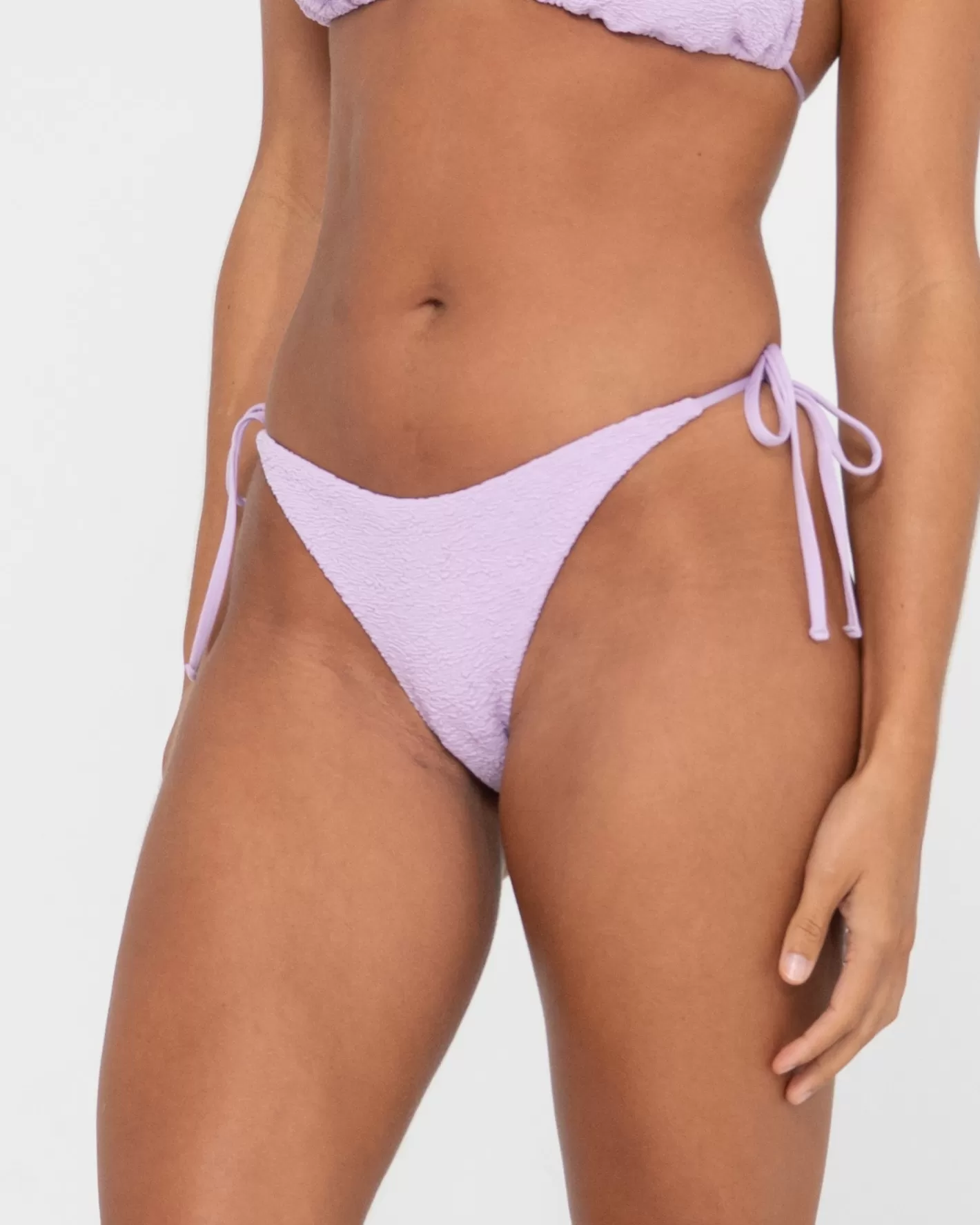 Mujer Rusty Braguita De Bikini Midi Con Lazos Laterales Texturizados De Sandalo