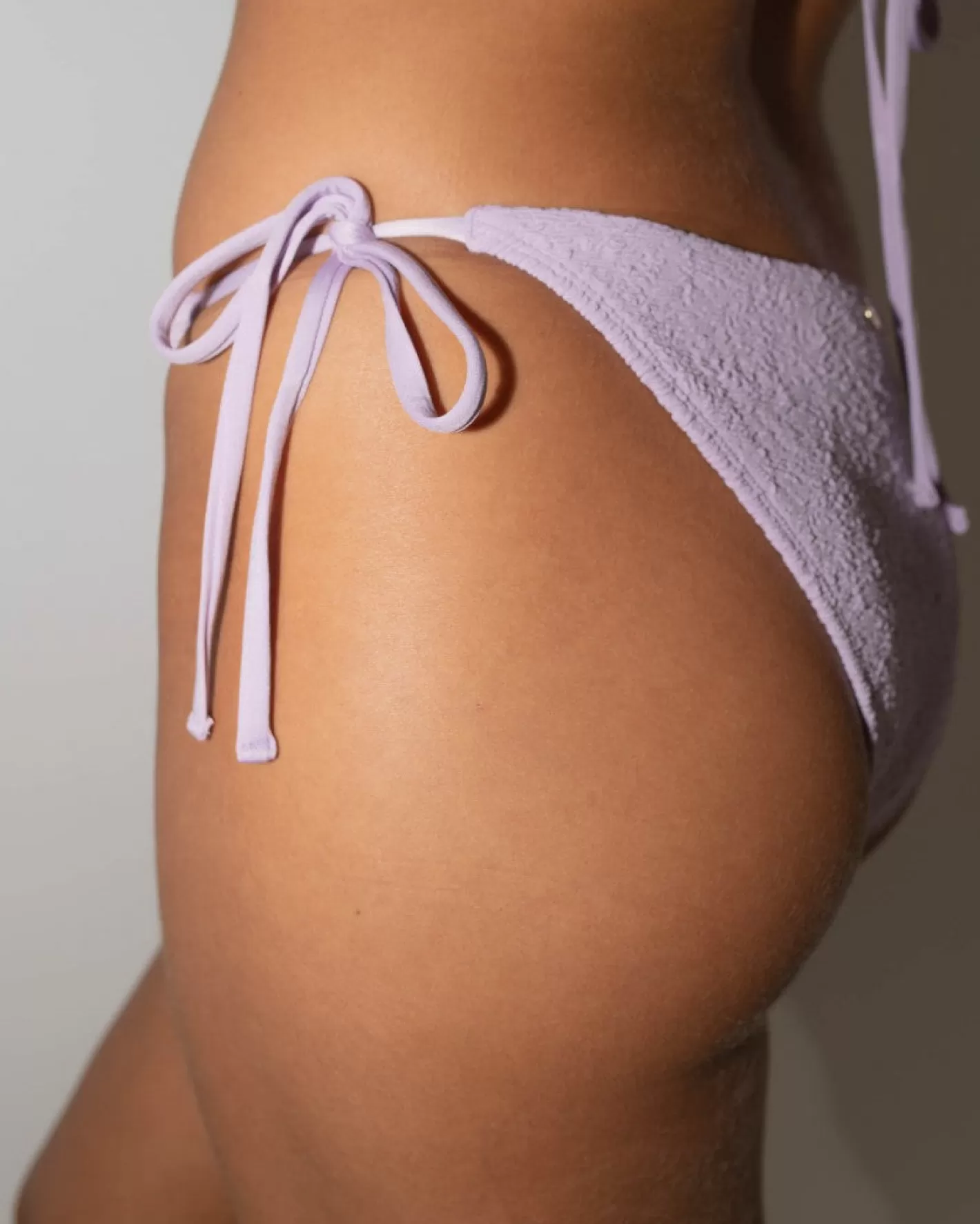 Mujer Rusty Braguita De Bikini Midi Con Lazos Laterales Texturizados De Sandalo
