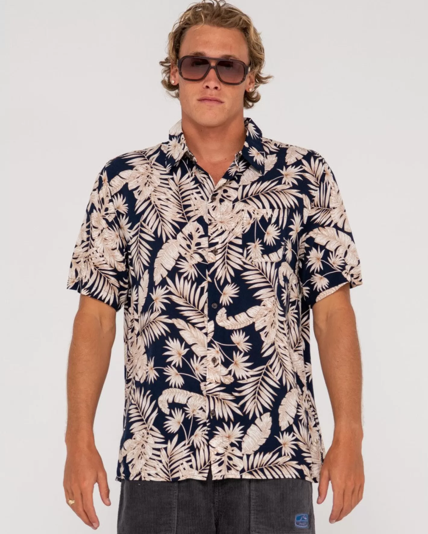 Hombre Rusty Camisa De Manga Corta De Ajuste Relajado Line Up