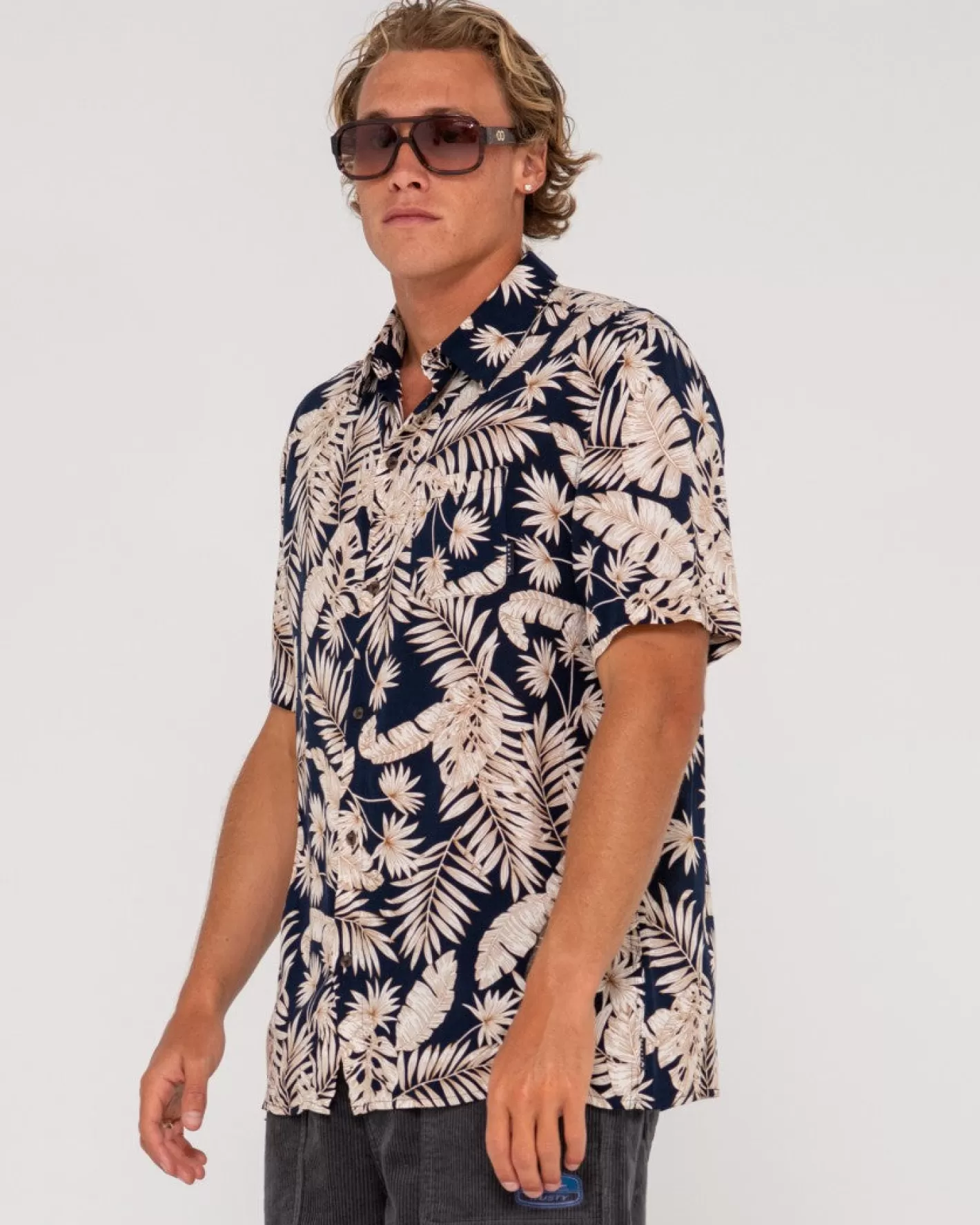 Hombre Rusty Camisa De Manga Corta De Ajuste Relajado Line Up