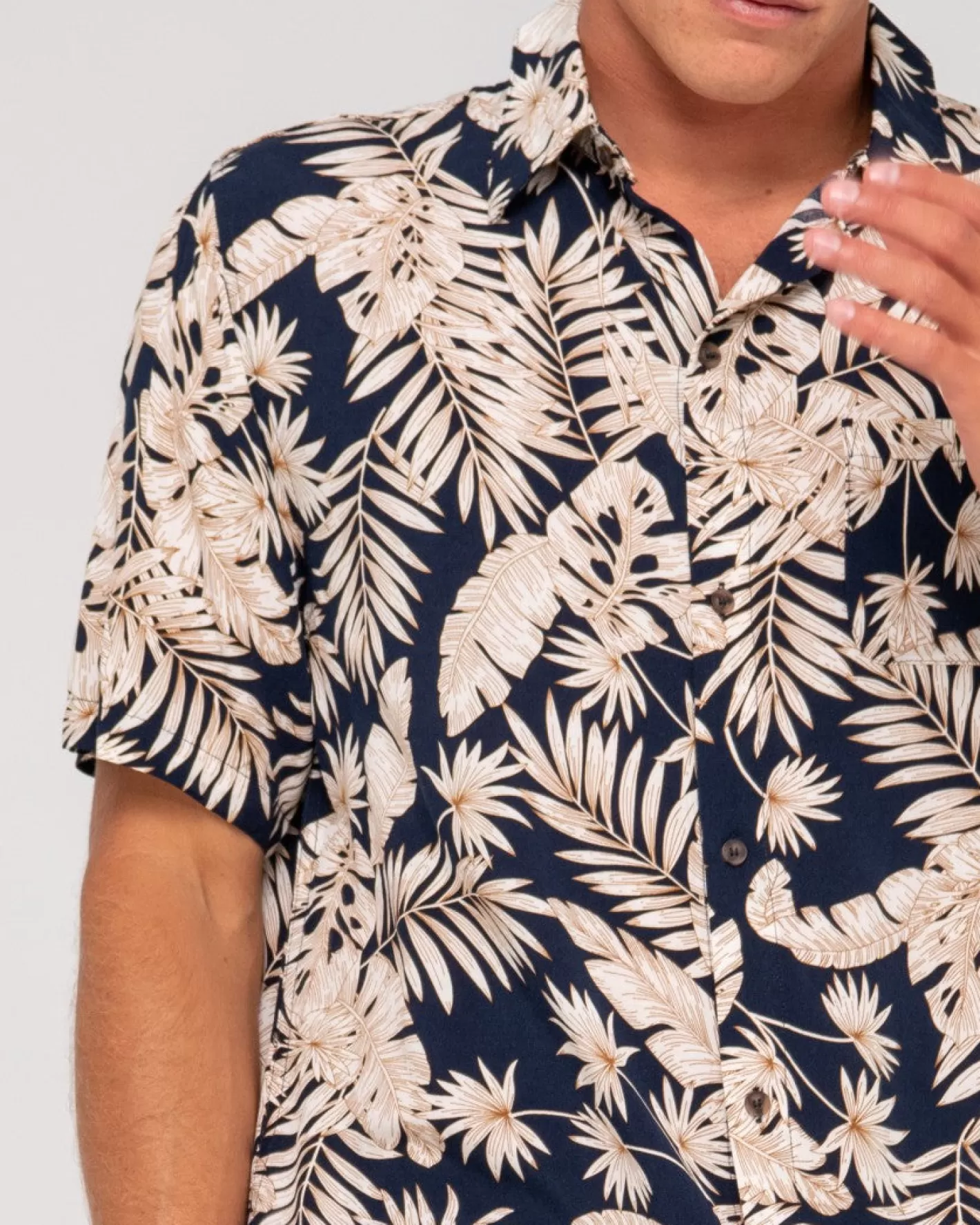 Hombre Rusty Camisa De Manga Corta De Ajuste Relajado Line Up