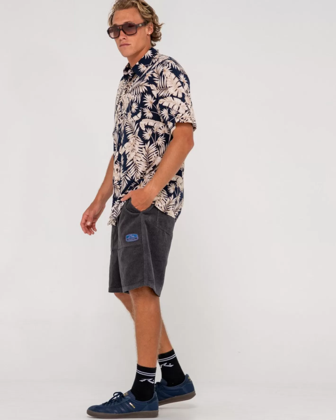 Hombre Rusty Camisa De Manga Corta De Ajuste Relajado Line Up