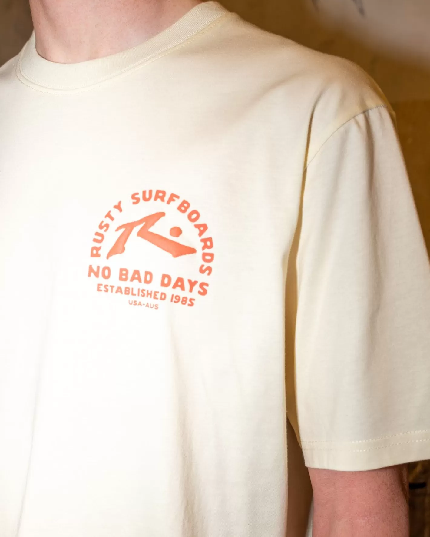 Hombre Rusty Camiseta Grafica De Manga Corta Apparition Island