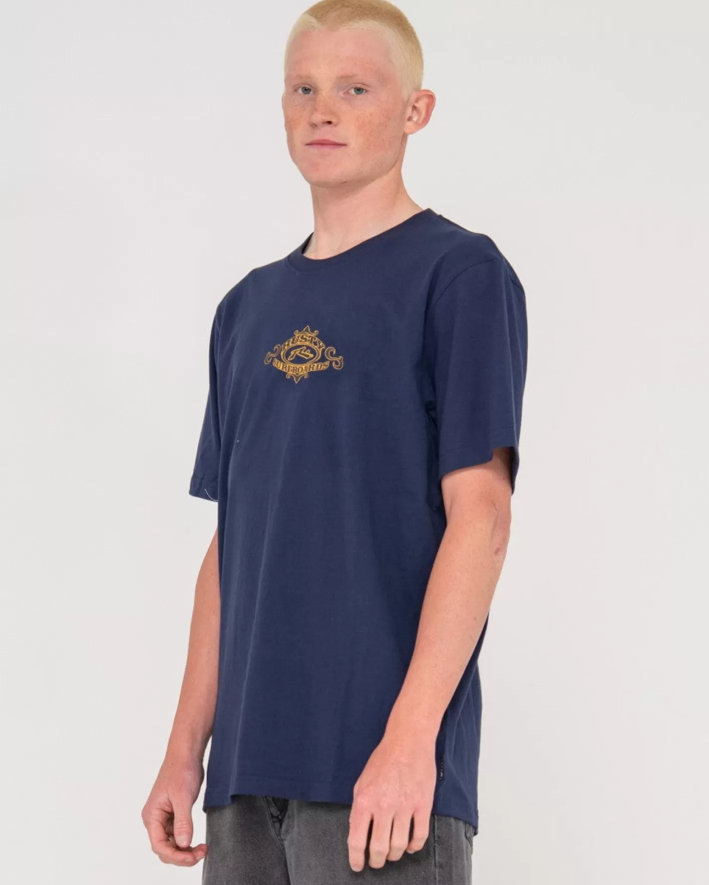 Hombre Rusty Camiseta Grafica De Manga Corta Con Filigrana