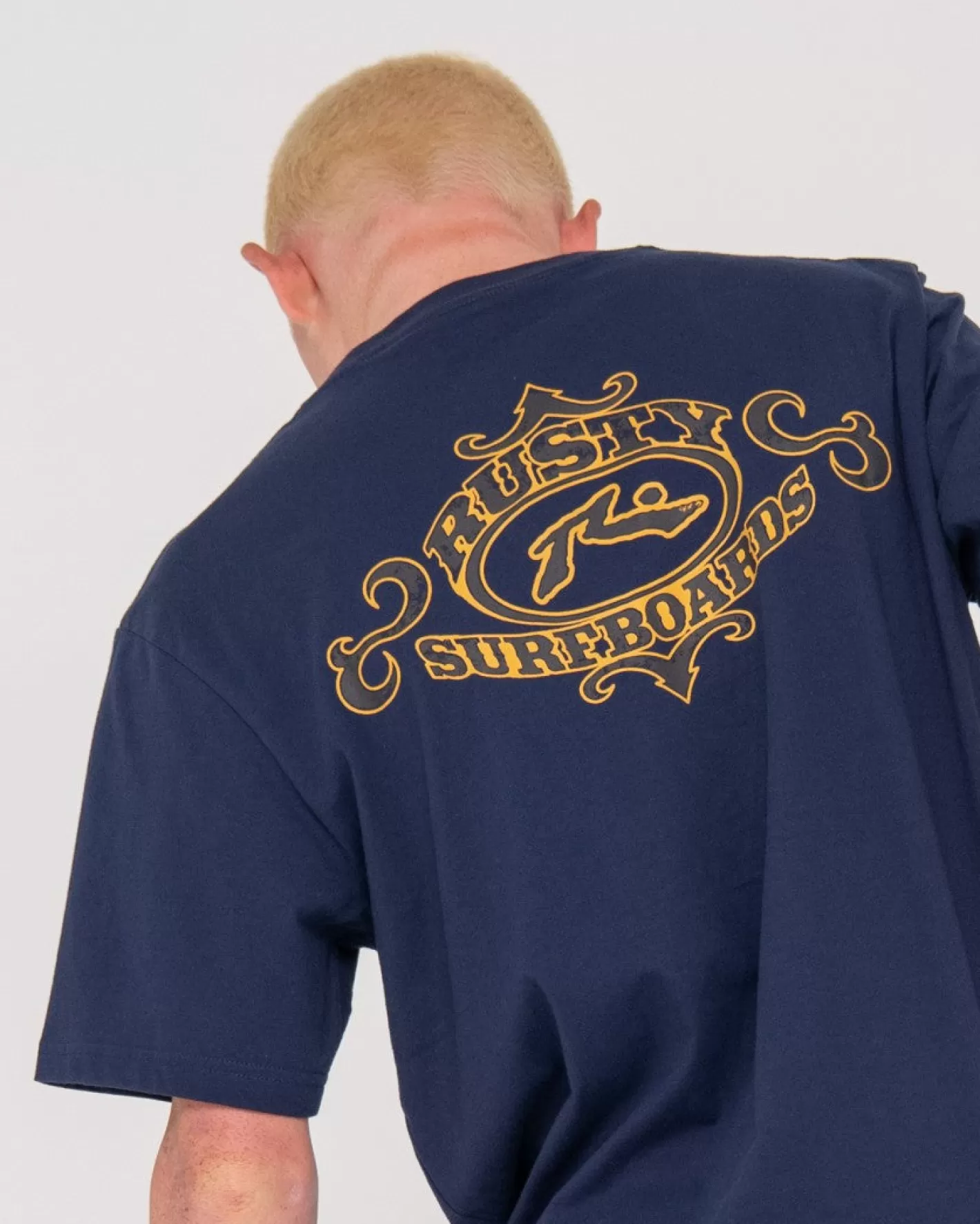 Hombre Rusty Camiseta Grafica De Manga Corta Con Filigrana