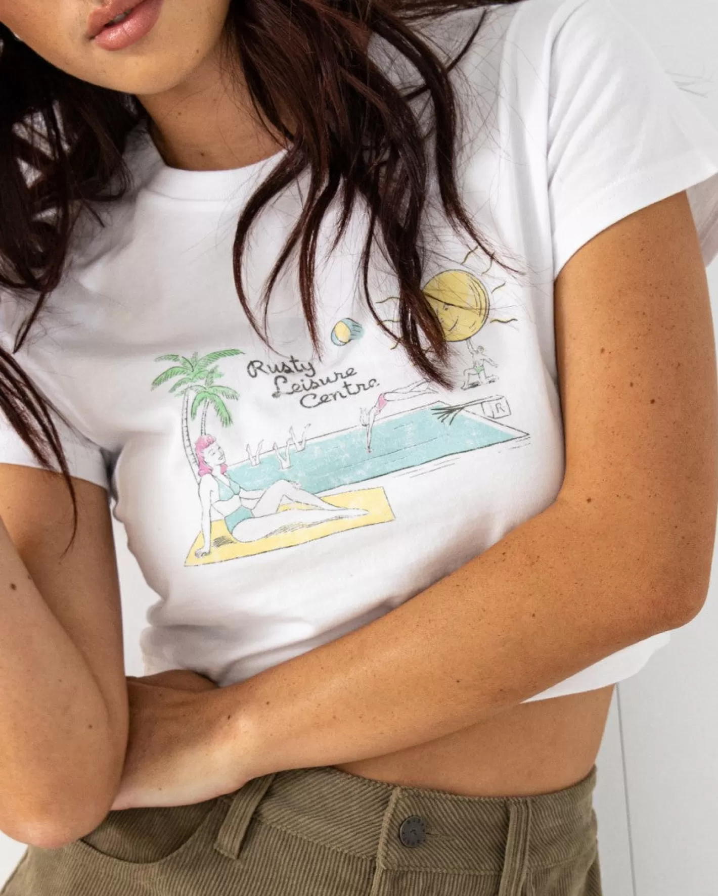 Mujer Rusty Camiseta Para Bebe Con Grafico Organico Junto A La Piscina