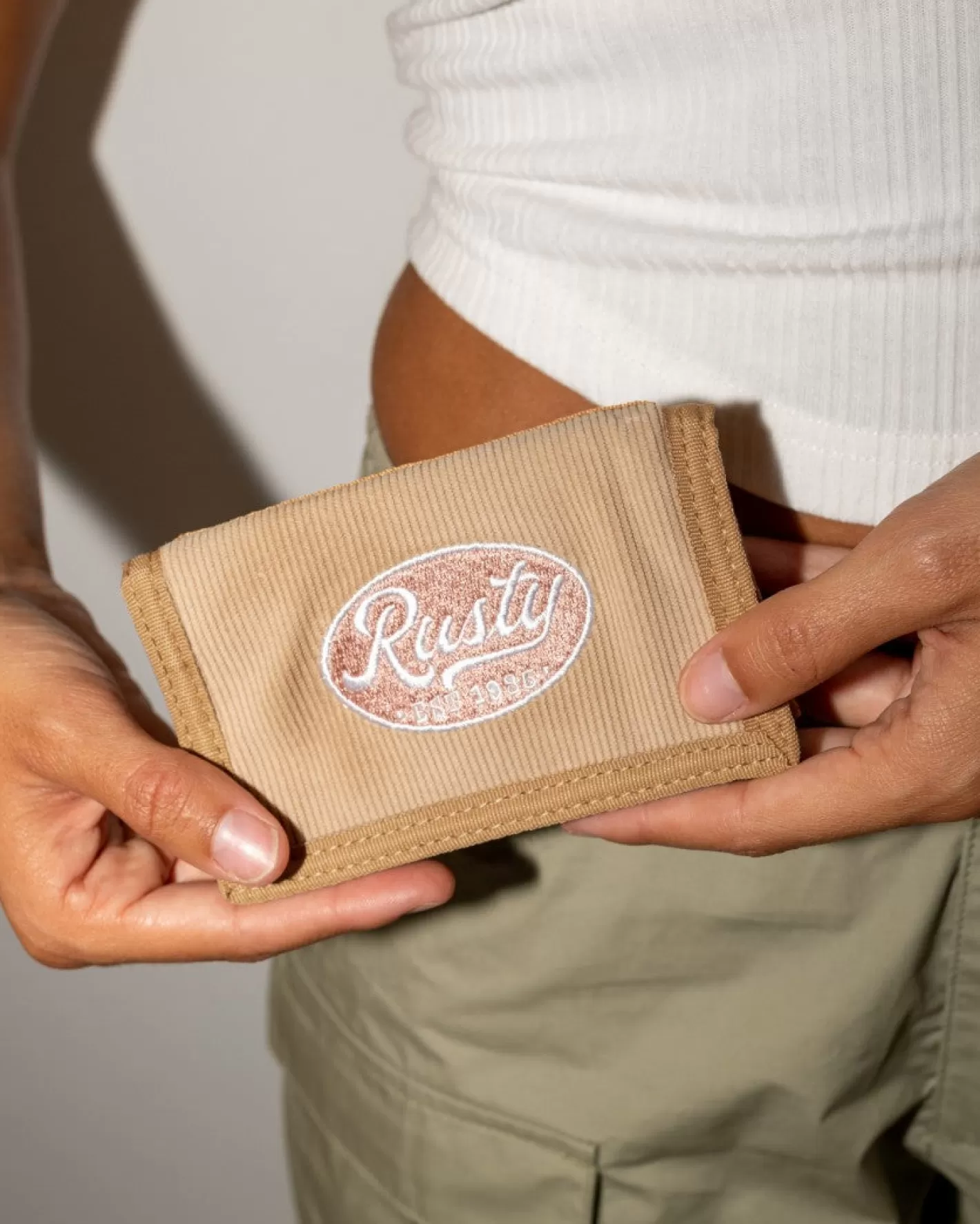 Mujer Rusty Cartera De Cordon Bordada De Tres Pliegues Pit Stop