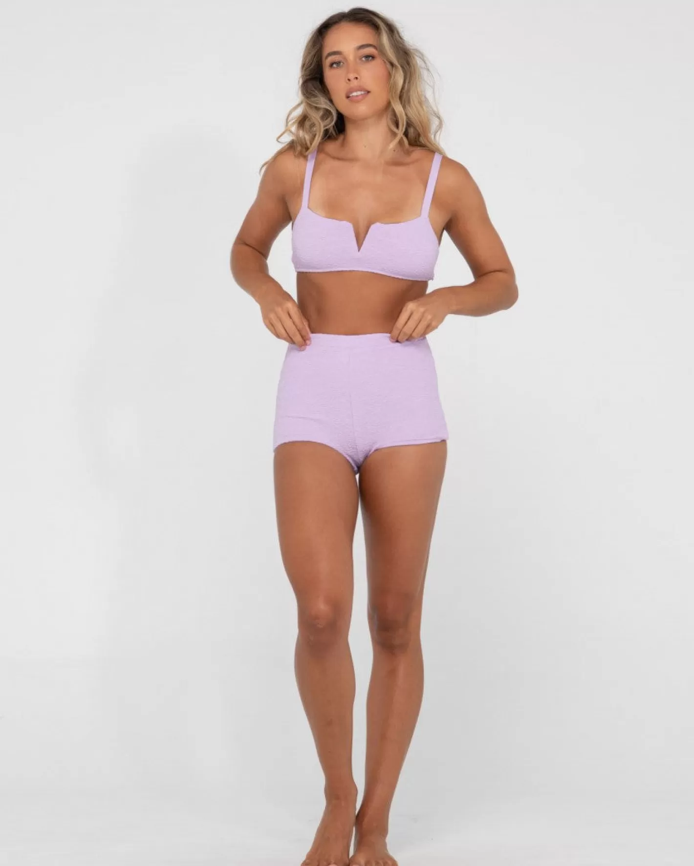 Mujer Rusty Shorts Surferos De Talle Alto Con Textura De Sandalo