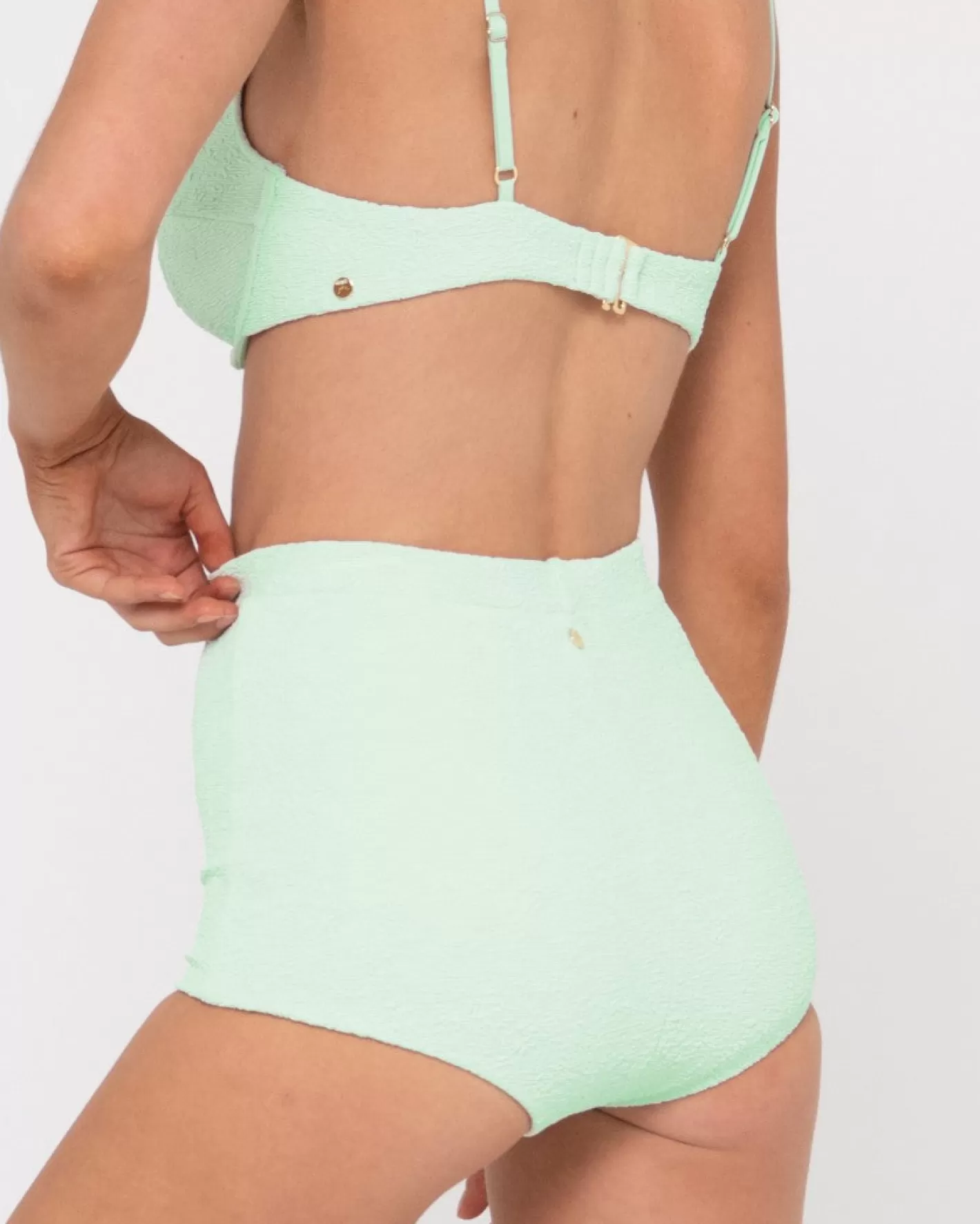 Mujer Rusty Shorts Surferos De Talle Alto Con Textura De Sandalo