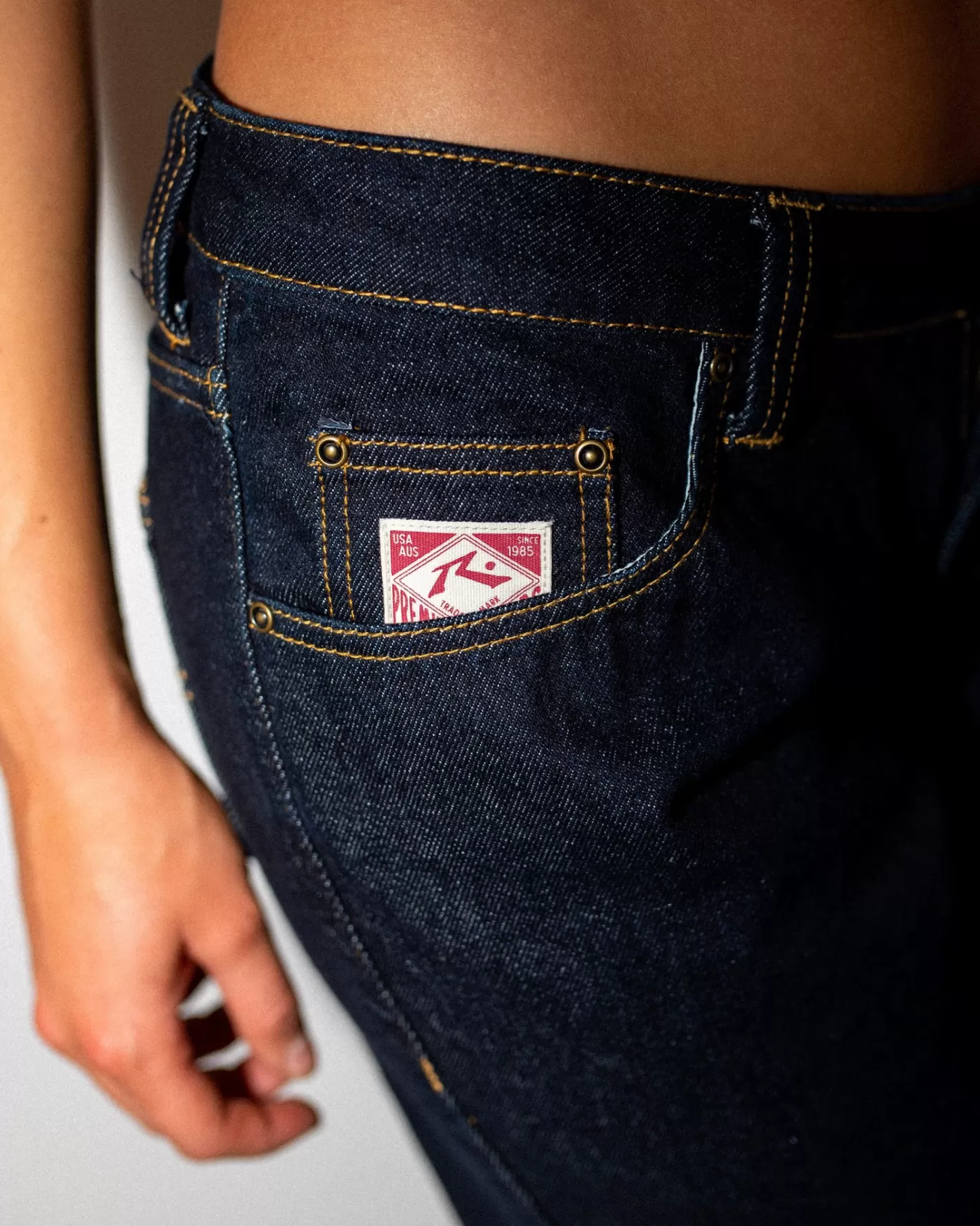 Mujer Rusty Vaqueros De Mezclilla Con Pernera Recta Y Talle Muy Bajo