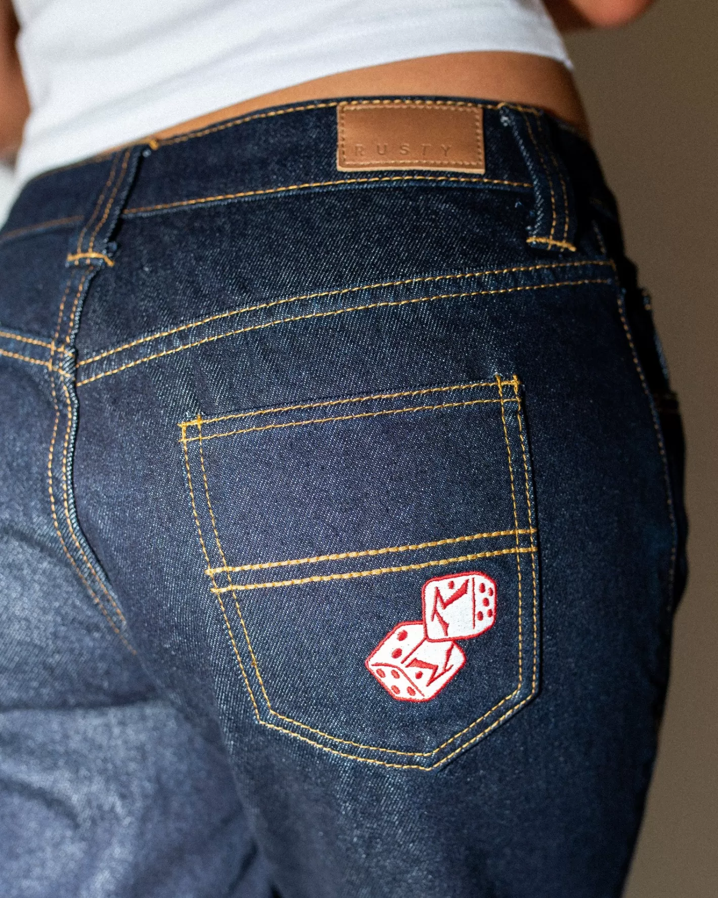 Mujer Rusty Vaqueros De Mezclilla Con Pernera Recta Y Talle Muy Bajo